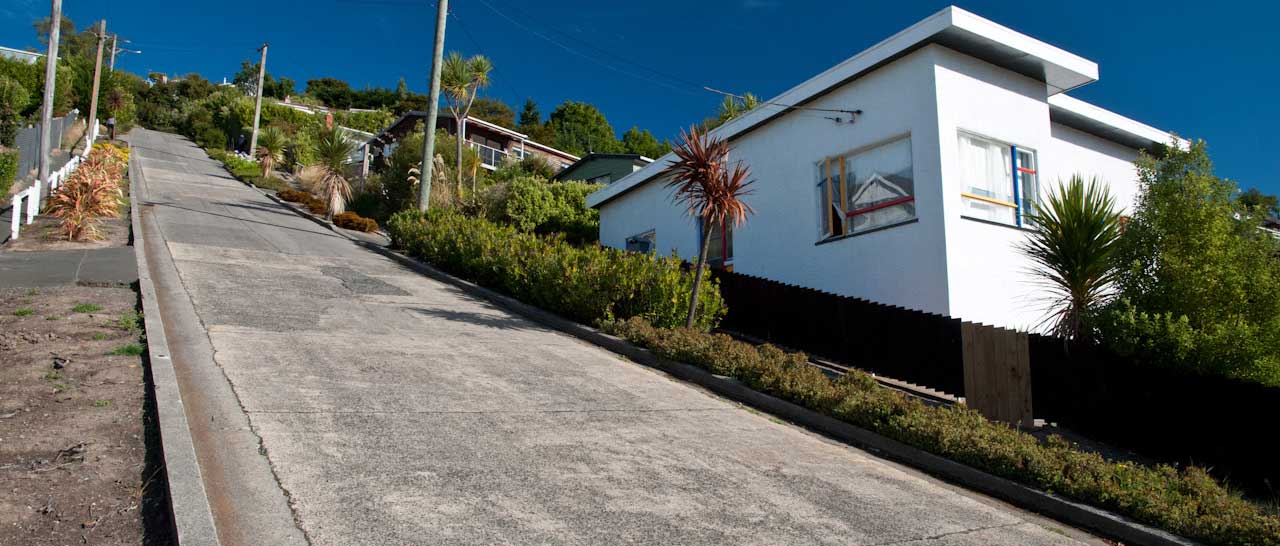 World's Steepest Street: Baldwin Street in Dunedin, New Zealand